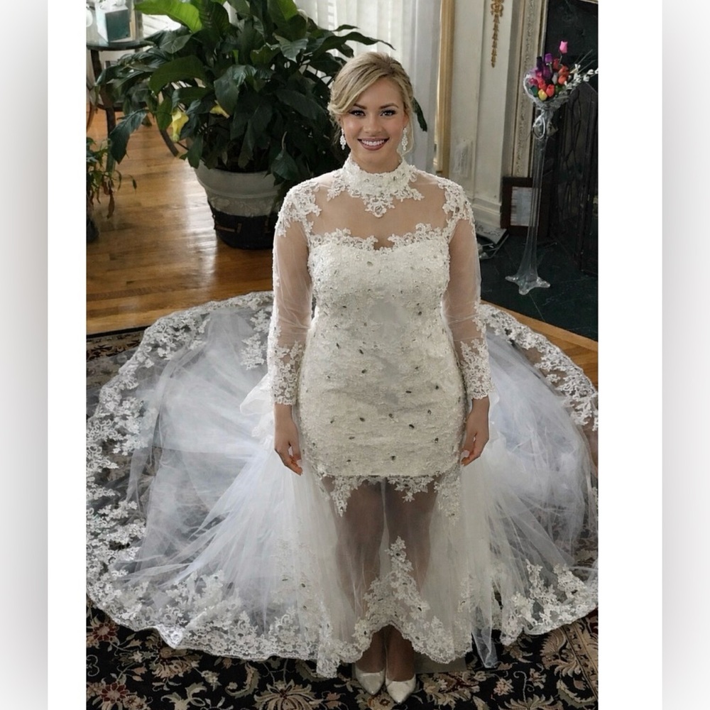 Elegant White Lace Wedding Dress